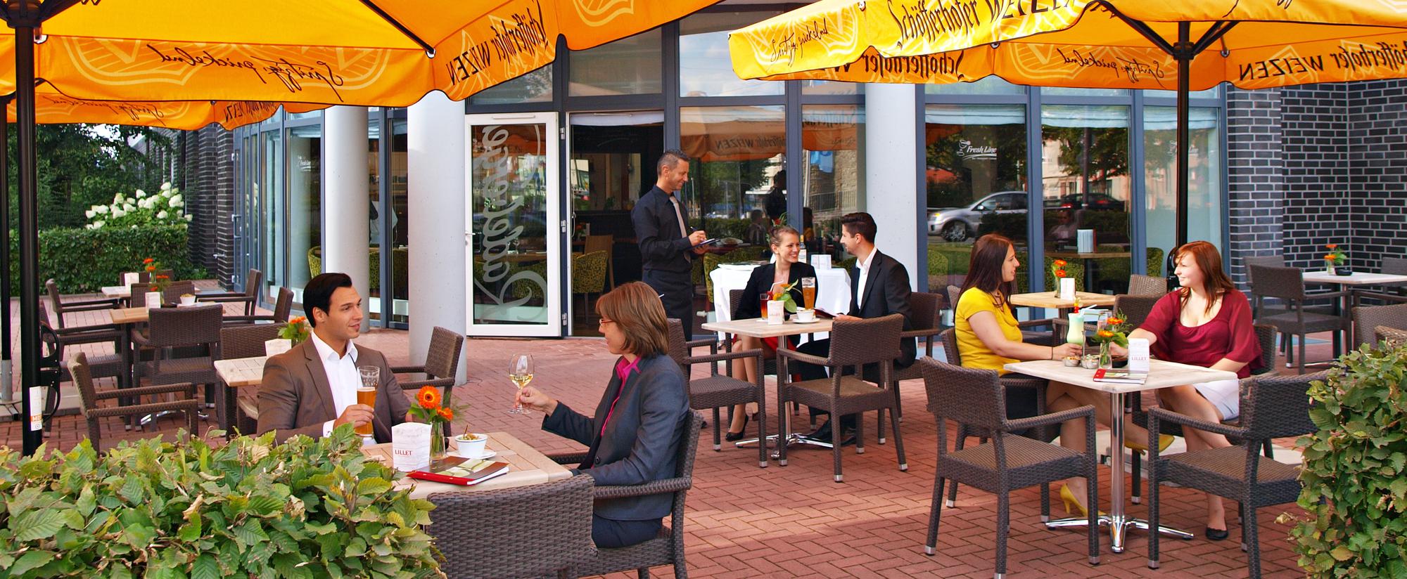 Outside A8070037-photoragphers1